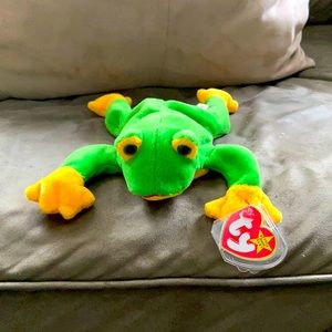 TY BEANIE SMOOCHY THE FROG